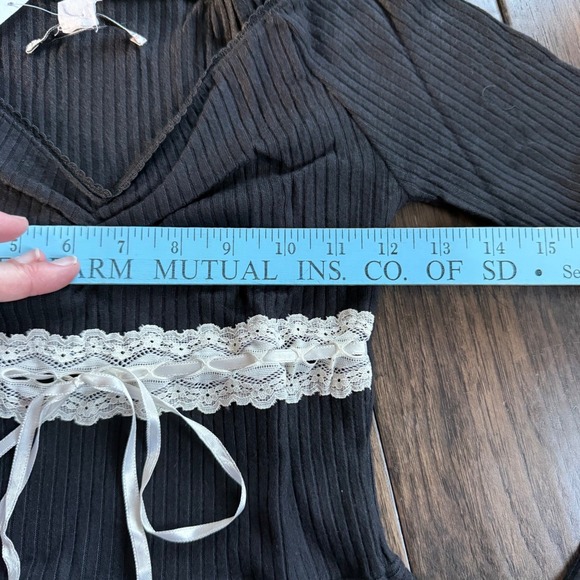 Urban Outfitters Kimchi Blue NWT Black Ribbed Lace Trim Top Long Sleeve Small - Picture 3 of 4